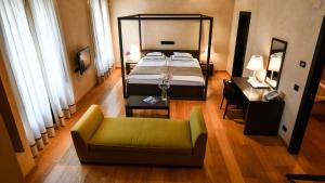 Posteľ alebo postele v izbe v ubytovaní Heritage Hotel Kukuriku