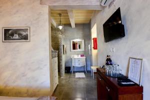 Sjónvarps- og/eða afþreyingartæki á Charming B&B Dar Ta Zeppi