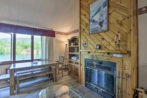 Fotografie z fotogalerie ubytování Resort Condo with Lake and Pool about 5 Mi to Flume Gorge! v destinaci Woodstock