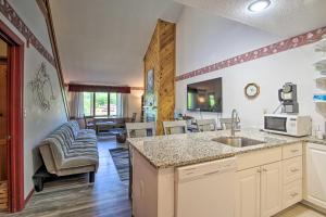 Fotografie z fotogalerie ubytování Resort Condo with Lake and Pool about 5 Mi to Flume Gorge! v destinaci Woodstock + 19 fotografií