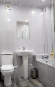 Ένα μπάνιο στο Carvetii - Borthwick House - Ground floor flat