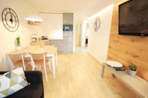 Televízia a/alebo spoločenská miestnosť v ubytovaní Apartment BazaTatry Parkowy