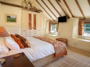 Postel nebo postele na pokoji v ubytování Higher Collaton Cottage