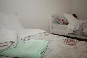 Ein Bett oder Betten in einem Zimmer der Unterkunft Apartman Lucija & Luka