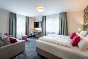 Postel nebo postele na pokoji v ubytování Boutique Hotel Erb München Parsdorf + 37 fotografií