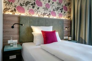 Postel nebo postele na pokoji v ubytování Boutique Hotel Erb München Parsdorf