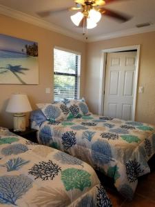 Cama ou camas em um quarto em LOFT 3 MIN FROM BEACH