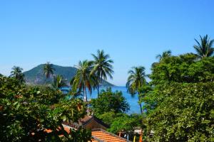 - Vistas al océano desde un complejo con palmeras en Cham Island Homestay Lau Thu, en Tân Hiệp