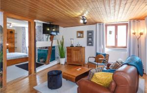 Prostor za sedenje u objektu Nice Home In Gottmadingen With Wifi
