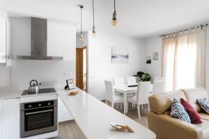 Kuchyňa alebo kuchynka v ubytovaní Maka beach apartment v