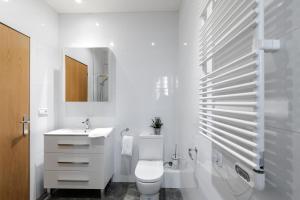 Kúpeľňa v ubytovaní Maka beach apartment v + 15 fotografií
