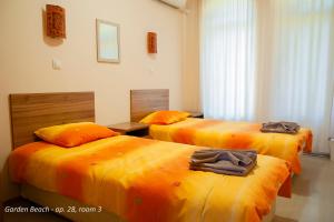 Afbeelding uit fotogalerij van DARI Apartments Garden Beach къмпинг ГРАДИНА in Chernomorets