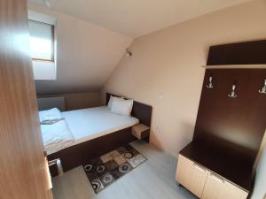 Postel nebo postele na pokoji v ubytování Pensiunea La Beny + 23 fotografií