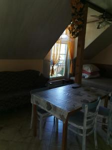a room with a table and chairs and a bed at Czerwonki agroturystyka u Beaty in Czerwonki