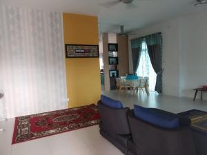 Posezení v ubytování Fathullah's Homestay