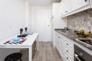 Kuchnia lub aneks kuchenny w obiekcie Home2Book Beautiful Apart Los Cristianos Pool Wifi