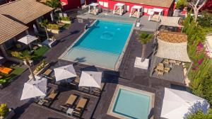 an overhead view of a swimming pool with chairs and umbrellas at Hotel Paradise Residencial in Cala Ratjada