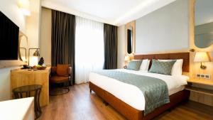 A bed or beds in a room at Grand Sirkeci Hotel