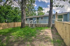 Gallery image of Omaha Apartment with Yard - 15 Miles to Branson in Omaha