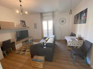 TV a/nebo společenská místnost v ubytování NERALE Loft Downtown Plaza Mercado
