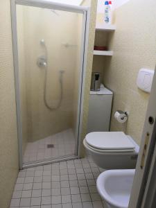 ห้องน้ำของ Grazioso appartamento in Centro a Numana