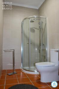 A bathroom at Quinta do Monte Bravo - DOURO - Quarto Duplo