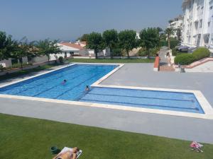 Bazén v ubytovaní Apartment Aloha Sitges alebo v jeho blízkosti