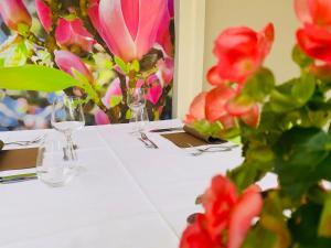 Restaurace v ubytování ZU DEN LINDEN - RADEBEUL Pension mit Restaurant