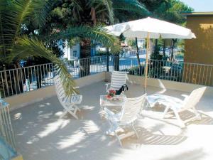 Bazén v ubytování Hotel Parma Mare nebo v jeho okolí