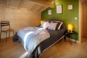a bedroom with a bed in a wooden cabin at Chalet Elomaz - OVO Network in Saint-Jean-de-Sixt +22 photos
