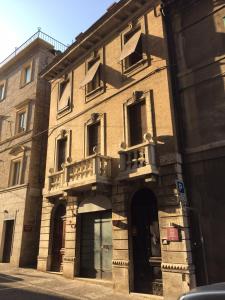 an old building with a balcony on the side of it at B&B Porta Santa Lucia - Appartamento in Fermo
