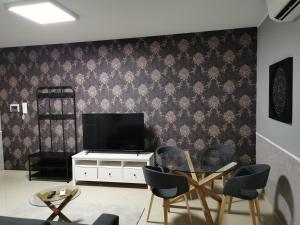 A television and/or entertainment centre at La Maison Latina Guest House