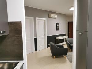A seating area at La Maison Latina Guest House