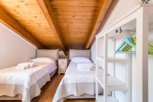 Postel nebo postele na pokoji v ubytování Apartment Belvedere 5 - Tremezzina
