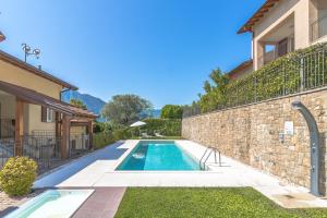Bazén v ubytování Apartment Belvedere 5 - Tremezzina nebo v jeho okolí