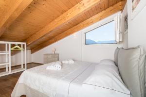 Postel nebo postele na pokoji v ubytování Apartment Belvedere 5 - Tremezzina + 31 fotografií
