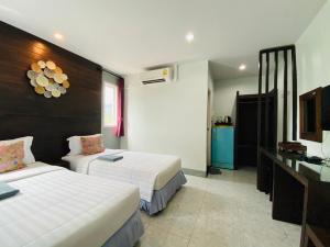 Postel nebo postele na pokoji v ubytování Phang Nga Guesthouse