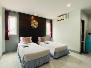 Postel nebo postele na pokoji v ubytování Phang Nga Guesthouse