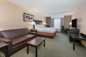 Gallery image of Days Inn & Suites by Wyndham Florence/Jackson Area in Florence
