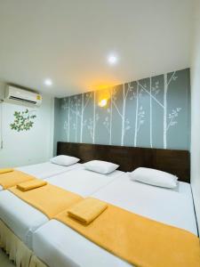 Postel nebo postele na pokoji v ubytování Phang Nga Guesthouse