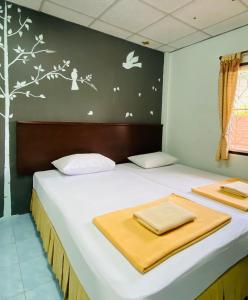 Postel nebo postele na pokoji v ubytování Phang Nga Guesthouse