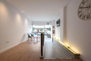 TV a/nebo společenská místnost v ubytování Hostal Beach