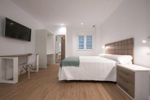 Postel nebo postele na pokoji v ubytování Hostal Beach