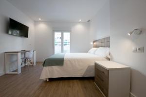 Postel nebo postele na pokoji v ubytování Hostal Beach