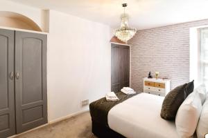Posteľ alebo postele v izbe v ubytovaní Guest Homes - Cambrian Apartment