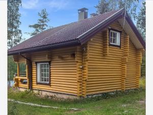 a log cabin with a roof on top of it at Holiday Home Pikku harrila by Interhome in Huuhanaho