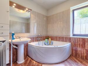 Koupelna v ubytování Apartment Lea - PZN305 by Interhome