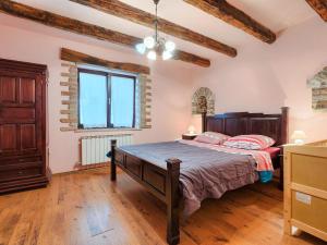 Postel nebo postele na pokoji v ubytování Apartment Lea - PZN305 by Interhome
