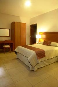 Postel nebo postele na pokoji v ubytování Hotel Marllou