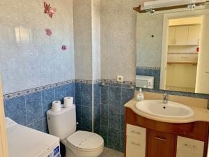 Ein Badezimmer in der Unterkunft Neptuno Beachfront Apartments